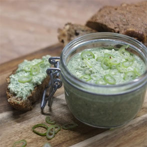 Kerstins Keto, Kräuter Dip mit Hüttenkäse