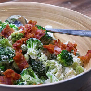 Kerstins Keto, Brokkoli - Romanesco Salat mit Ziegenfrischkäse und Bacon