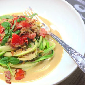 Kerstins Keto, Zoodles mit Tomaten und Kreuzkümmel