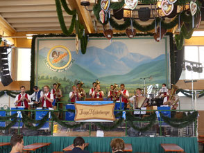 Junge Hinterberger auf dem Herbstfest Rosenheim. Bildrechte Junge Hinterberger