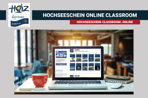 Laptop mit geöffnetem HOZ Online Classroom auf einem Tisch in einem Café – Zugriff auf alle Hochseeschein-Module.