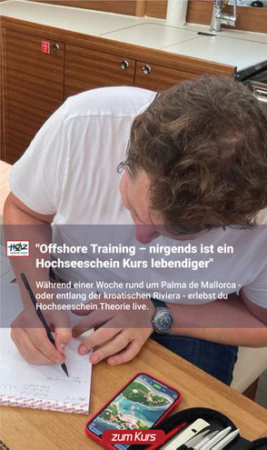 Mann an Bord einer Yacht beim Bearbeiten nautischer Aufgaben – praxisnahes Hochseeschein Training auf See rund um Mallorca oder Kroatien.