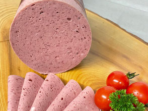 Braunschweiger Brotzeitwurst hängend im Laden