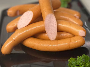 Braunschweiger Brotzeitwurst hängend im Laden