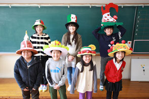 オムコレ2017帽子小学生集合写真