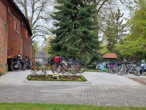 Neugestaltung des Stellplatzes für Fahrräder - Kirche Sulingen