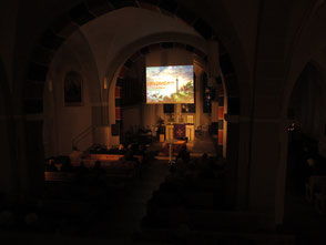 Beamer und Leinwand für die St. Nicolai-Kirche in Sulingen