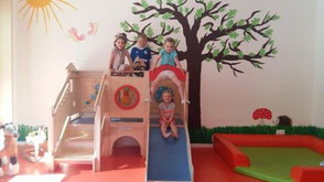 Hier siehst du unsere Rutsche im offenen Treff "Kaffee Kunterbunt".