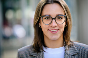 moderne-sympathische-bewerbungsfotos-in-duesseldorf-business-fotograf