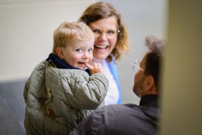 Liebevolle Familienfotos mit kleinen Kindern in Duesseldorf