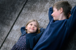 Geschwisterfotos von Kindern und Teenagern