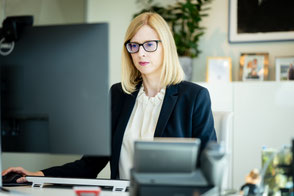 Öffentliche Notarin Mag. Katharina Haiden-Fill, MBL bei der Arbeit