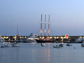 Port Adriano bei Nacht