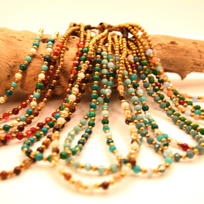 Armkettchen und Fußkettchen, perfekte Harmonie in allen Farben, Handarbeit aus Halbedelstein-Perlen, Macramee, Fairer Handel