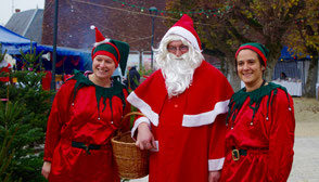 Equipe du Père Noël au marché de Chambourg sur Indre
