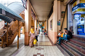 einkaufs-passage-kleine-laeden-kuala-lumpur-malaysia