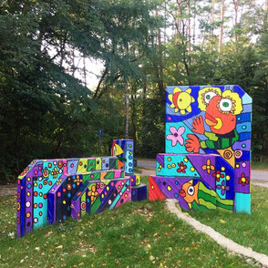 Skulptur des Malers Michael Fischer-Art vor dem AHORN Seehotel Templin