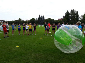 Sportliches Teamevent Bubble Soccer Teambuilding Turnier Fußballturnier mieten