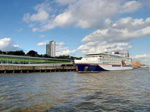 Die Hanseatic Inspiration ist ein Kreuzfahrtschiff mit Imo: 9817145 der Hapag Lloyd-Reederei.