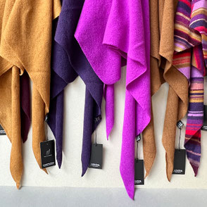 Leichtes, einfädiges Kaschmir-Triangle EASY in Caramel, Deep Purple, Magnet Flow