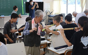 令和7年度・森小学校でお囃子指導の画像10