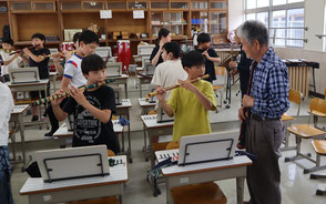 令和7年度・森小学校でお囃子指導の画像6