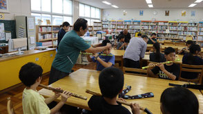 令和7年度・森小学校でお囃子指導の画像2