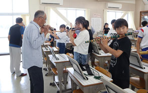 令和7年度・森小学校でお囃子指導の画像7