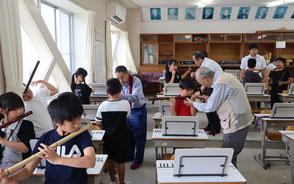 令和7年度・森小学校でお囃子指導の画像8