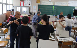 令和7年度・森小学校でお囃子指導の画像5