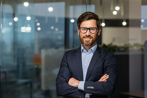 Junger Unternehmer im Halbportrait