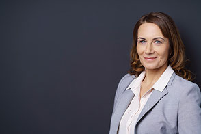 Geschäftsfrau im Halbportrait