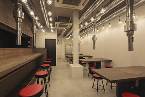 福岡県北九州市小倉北区にある焼肉店で設計（デザイン）と施工（工事）をさせて頂きました。弊社は福岡県の北九州市・福岡市・行橋市・中間市・小郡市、山口県の下関市・宇部市・山陽小野田市でクリニック・歯科医院・美容室・飲食店・その他の店舗の設計（デザイン）・施工（工事）をしています。Nikuyakibancho in Kitakyushu-shi, Fukuoka-ken