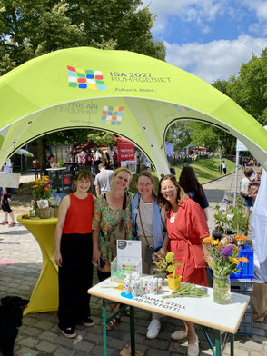 vrnl (Ricarda Bergmann IGA27; Christiane Gregor (GutesKlimaFestival-Leitung), Eveline Hagemann (IGA2027 Teilnehmerin Offene Gartenpforte Ruhrgebiet) und eine IGA27 Assistentin