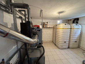 alte Viessmann Ölheizungsanlage mit Öltanks vor der Modernisierung