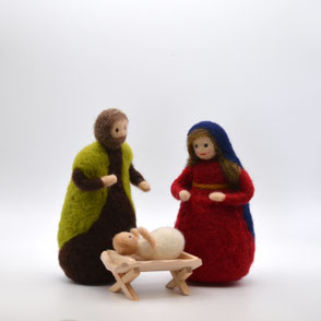 Krippenfiguren aus Filz, Heilige Familie mit Schaf, Krippenfiguren Heilige Familie, Krippenfiguren aus Filz, handgemachte Krippenfiguren, Krippenfiguren Schweiz