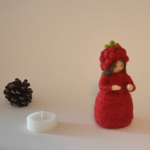 Himbeere Blumenkind, Waldorf, Wolle, Filzpüppchen, Wollfigur, Jahreszeitentisch
