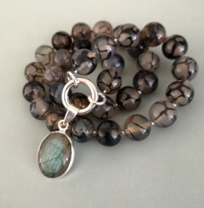 Kette aus Netzachat mit Anhänger Labradorit; Perlen, Perlenschmuck, Perlenkette, Perlenarmband