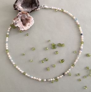  Kette LITTLE DOTS - Süßwasserperlen mit Edelsteinen; Perlenschmuck, Süßwasserperlen, Perlenkette, Perlenarmband