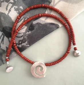 Kette RED CHERRY - aus rotem Jaspis mit Silberschnecke und 925er Magnetverschluss; Süßwasserperlen, Perlenkette, Perlenarmband