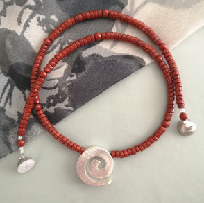 Kette RED CHERRY - roter Jaspis Schnecke aus 925er Sterlingsilber; Süßwasserperlen, Perlenkette, Perlenarmband