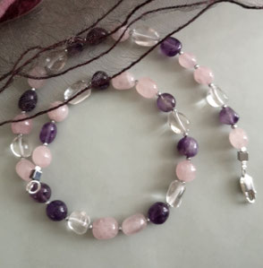 Kette SUMMER WINE - Nuggets aus Amethyst, Rosenquarz und Bergkristall; Perlenschmuck, Süßwasserperlen
