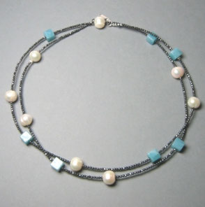 Kette "DOUBLE OR SINGLE" - Perlen weiß, Amazonitwürfel und Hämatit anthrazit; Perlenschmuck, Perlen, Süßwasserperlen