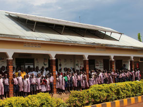 Solarstrom für die Schule in Uganda