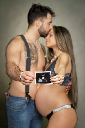 Ritratto fotografico gravidanza maternità in coppia