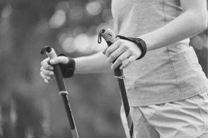 Nordic Walking, Outdoor Training, raus in die Natur mit Vita-Fit in Hunzenschwil