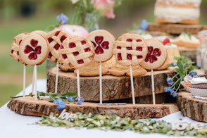 koekjes homemade vers bloemen eetbare bloemen zandkoekjes sweet table cookie pop