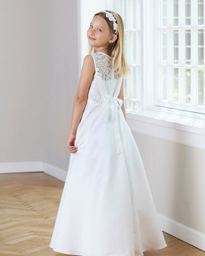 First Holy Communion dress with soft lace for girls near Ramstein.