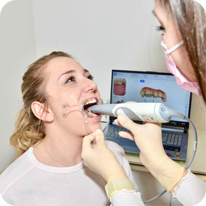 Diagnose der Zahnstellung mit einem digitalen 3D Intraoralscanner.
