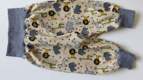Hose aus Baumwolljersey mit  kleinen Tiermotivenn